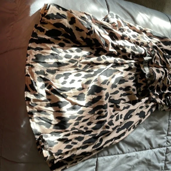 Cute loose fitting tunic dress. - Picture 6 of 6